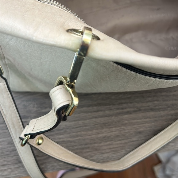 CALVIN KLEIN BEIGE FAUX LEATHER CROSSBODY SHOULDER BAG - Picture 7 of 10